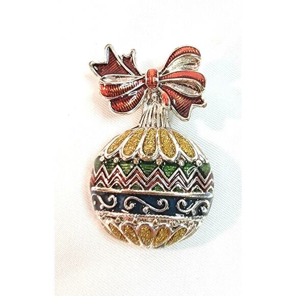 2008 Avon Holiday Cheer Pin Ornament In Box Silvertone Enamel Blue Green Red Bow - Picture 1 of 9